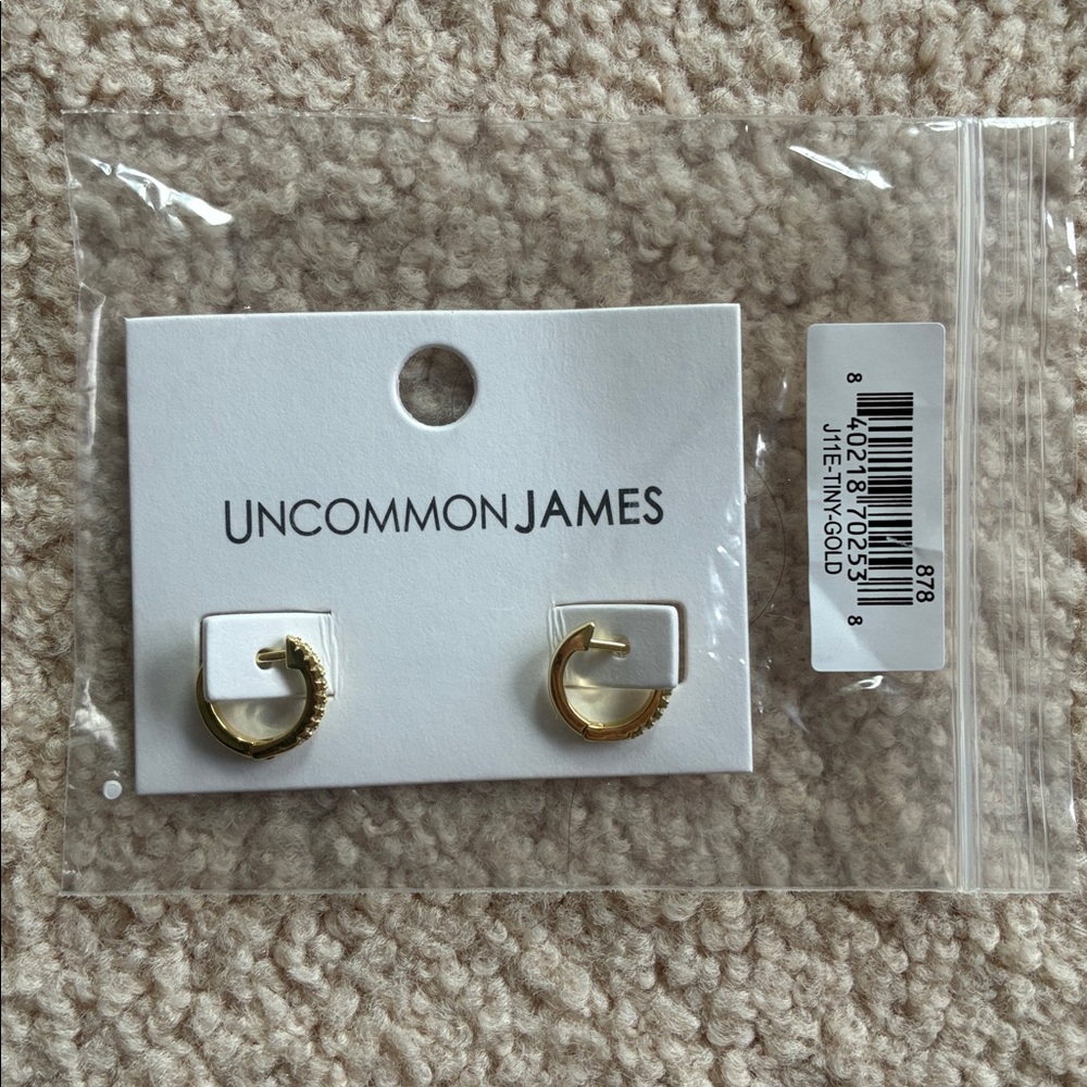 Uncommon James Gold Huggies - Picture 3 of 5